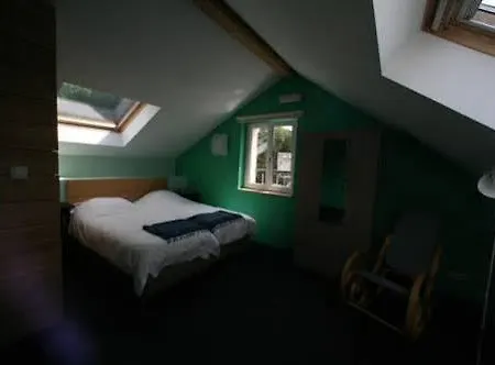 La Fete Au Palais Lustin