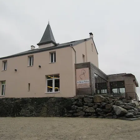 La Fete Au Palais Lustin