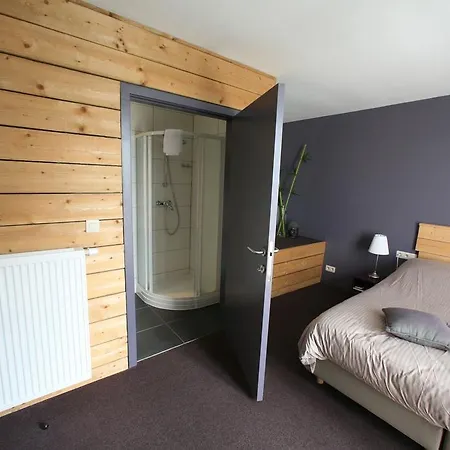 La Fete Au Palais Lustin